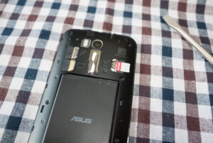 ASUS ZenFone GoのSIMカードスロット