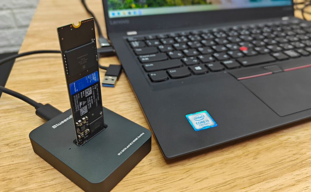SSDをUSB経由接続するアダプタ