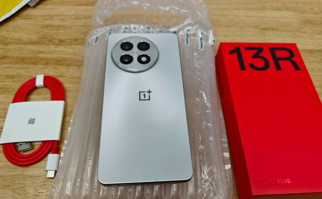 OnePlus 13Rの同梱品