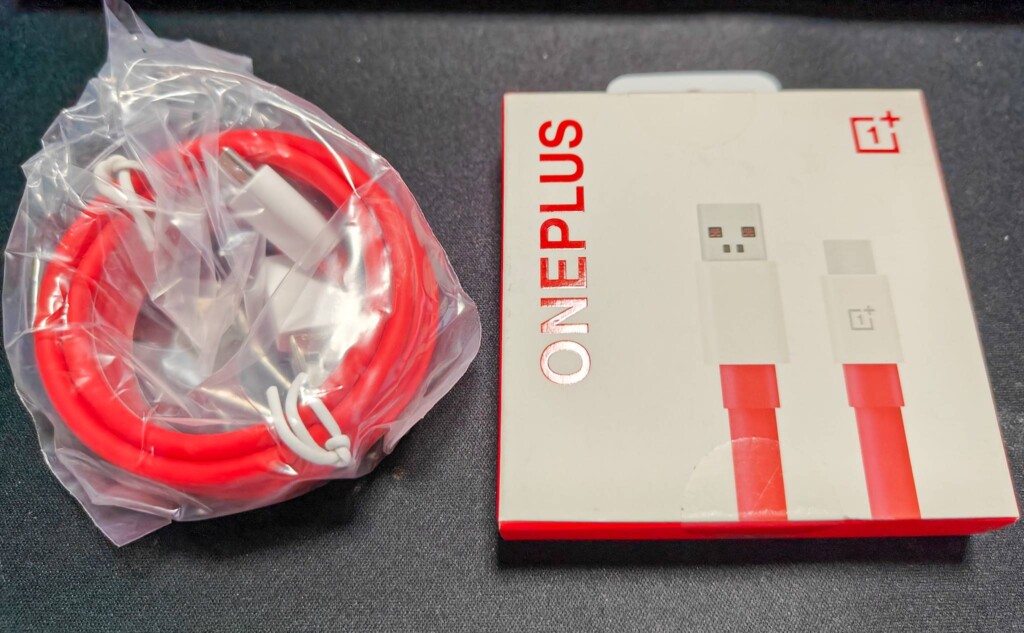 OnePlusの充電ケーブル