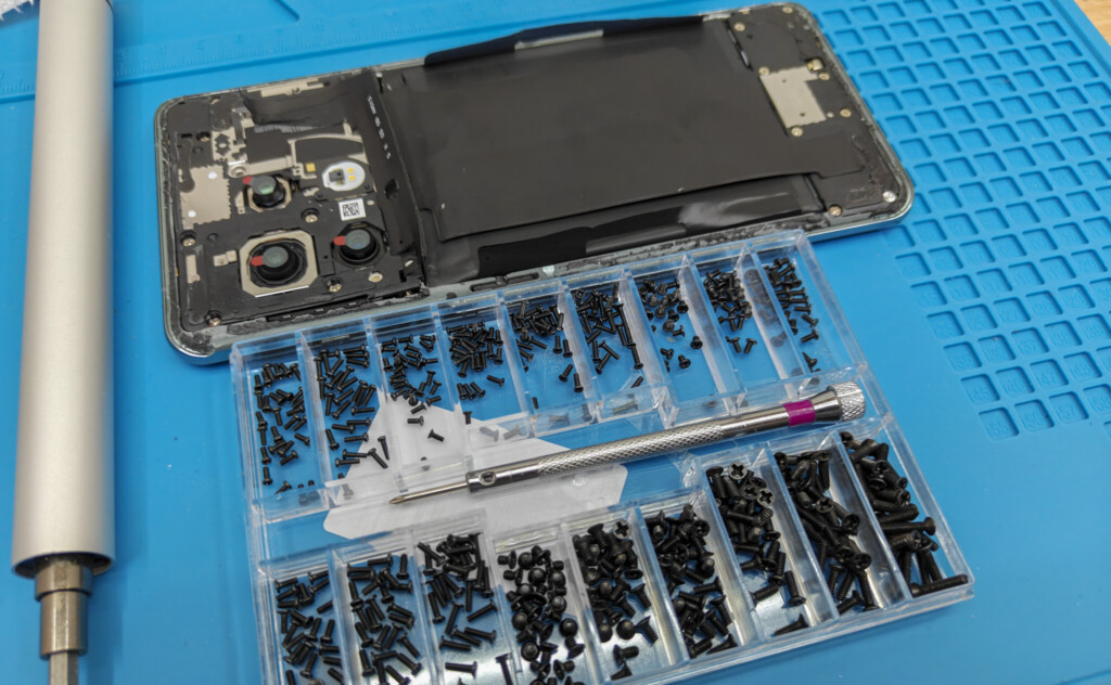 届いたネジセットで締め付け完了